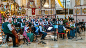 Höchste kirchenmusikalische Auszeichnung für Hans Berger: Der Oberaudorfer Kirchenmusiker, Komponist und Volksmusikpfleger erhielt in der Münchner Bürgersaalkirche die Orlando-di-Lasso-Medaille des Allgemeinen Cäcilienverbandes.