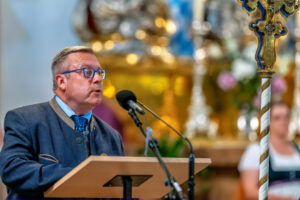 Höchste kirchenmusikalische Auszeichnung für Hans Berger: Der Oberaudorfer Kirchenmusiker, Komponist und Volksmusikpfleger erhielt in der Münchner Bürgersaalkirche die Orlando-di-Lasso-Medaille des Allgemeinen Cäcilienverbandes.