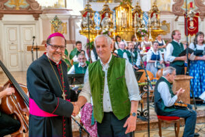 Höchste kirchenmusikalische Auszeichnung für Hans Berger: Der Oberaudorfer Kirchenmusiker, Komponist und Volksmusikpfleger erhielt in der Münchner Bürgersaalkirche die Orlando-di-Lasso-Medaille des Allgemeinen Cäcilienverbandes.