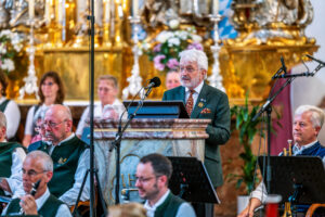 Höchste kirchenmusikalische Auszeichnung für Hans Berger: Der Oberaudorfer Kirchenmusiker, Komponist und Volksmusikpfleger erhielt in der Münchner Bürgersaalkirche die Orlando-di-Lasso-Medaille des Allgemeinen Cäcilienverbandes.
