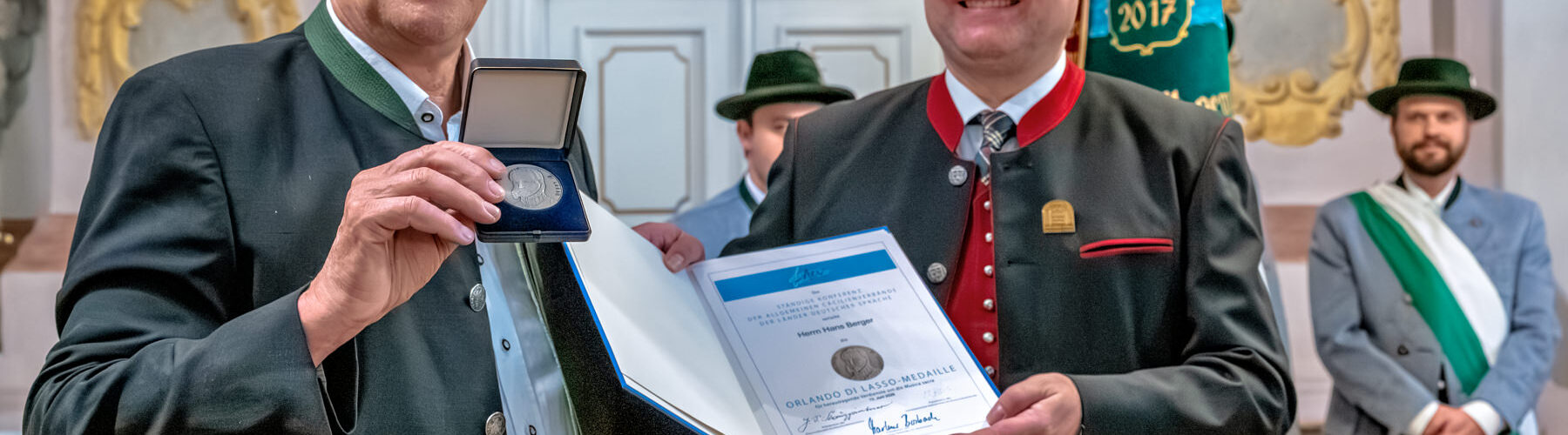 Höchste kirchenmusikalische Auszeichnung für Hans Berger: Der Oberaudorfer Kirchenmusiker, Komponist und Volksmusikpfleger erhielt in der Münchner Bürgersaalkirche die Orlando-di-Lasso-Medaille des Allgemeinen Cäcilienverbandes.
