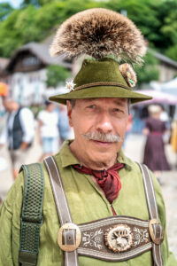 Tracht, Handwerk und gelebte Heimat auf dem Neubeurer Marktplatz