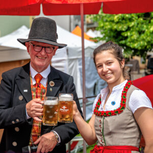 Tracht, Handwerk und gelebte Heimat auf dem Neubeurer Marktplatz