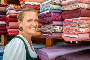 Tracht, Handwerk und gelebte Heimat auf dem Neubeurer Marktplatz