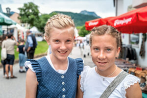 Tracht, Handwerk und gelebte Heimat auf dem Neubeurer Marktplatz