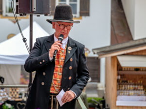 Tracht, Handwerk und gelebte Heimat auf dem Neubeurer Marktplatz