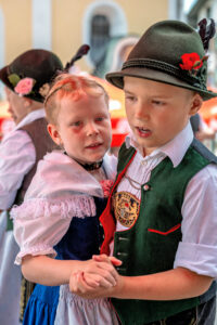 Tracht, Handwerk und gelebte Heimat auf dem Neubeurer Marktplatz