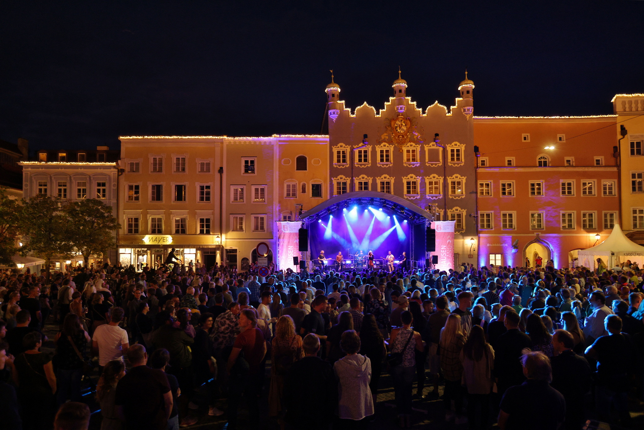 Br-ckenfest-in-Burghausen