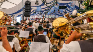 O’zapft is in Nußdorf: Gaufest und 130 Jahre GTEV Alpenrose feierlich eröffnet