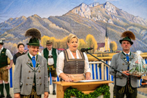O’zapft is in Nußdorf: Gaufest und 130 Jahre GTEV Alpenrose feierlich eröffnet