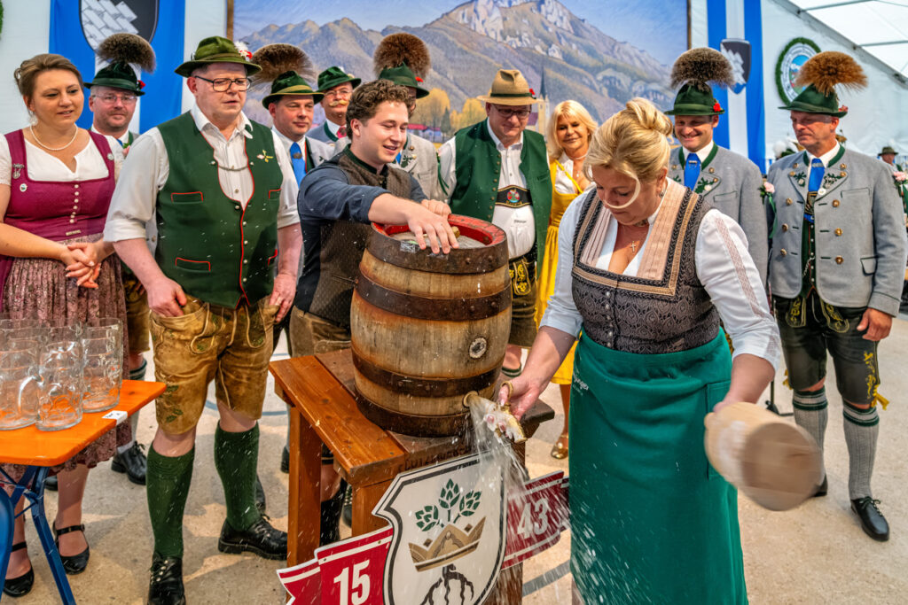 O’zapft is in Nußdorf: Gaufest und 130 Jahre GTEV Alpenrose feierlich eröffnet