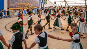 O’zapft is in Nußdorf: Gaufest und 130 Jahre GTEV Alpenrose feierlich eröffnet