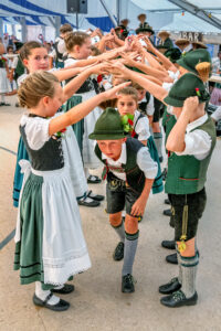 O’zapft is in Nußdorf: Gaufest und 130 Jahre GTEV Alpenrose feierlich eröffnet