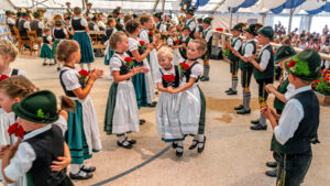 O’zapft is in Nußdorf: Gaufest und 130 Jahre GTEV Alpenrose feierlich eröffnet