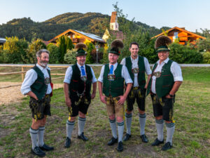 O’zapft is in Nußdorf: Gaufest und 130 Jahre GTEV Alpenrose feierlich eröffnet