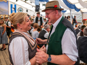 O’zapft is in Nußdorf: Gaufest und 130 Jahre GTEV Alpenrose feierlich eröffnet
