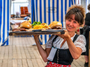 O’zapft is in Nußdorf: Gaufest und 130 Jahre GTEV Alpenrose feierlich eröffnet