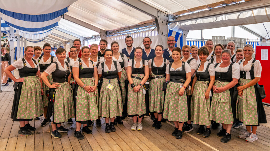 Sie hielten das Fest am Laufen: Die Servicekräfte im Nußdorfer Festzelt sorgten mit Ausdauer, Freundlichkeit und unzähligen Handgriffen dafür, dass sich die Gäste wohlfühlten – ohne ihren Einsatz wäre eine Festwoche dieser Größenordnung nicht möglich.
