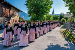 Zwischen Festfreude und stillem Gedenken: Bayerischer Inngau-Trachtenverband und GTEV „Alpenrose“ Nußdorf erinnerten an verstorbene Mitglieder, Gefallene und Vermisste.