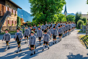 Zwischen Festfreude und stillem Gedenken: Bayerischer Inngau-Trachtenverband und GTEV „Alpenrose“ Nußdorf erinnerten an verstorbene Mitglieder, Gefallene und Vermisste.