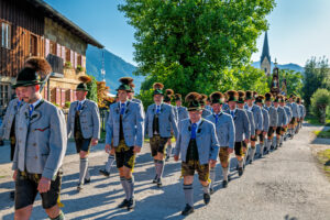 Zwischen Festfreude und stillem Gedenken: Bayerischer Inngau-Trachtenverband und GTEV „Alpenrose“ Nußdorf erinnerten an verstorbene Mitglieder, Gefallene und Vermisste.