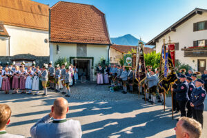 Zwischen Festfreude und stillem Gedenken: Bayerischer Inngau-Trachtenverband und GTEV „Alpenrose“ Nußdorf erinnerten an verstorbene Mitglieder, Gefallene und Vermisste.