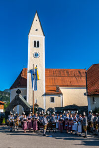 Zwischen Festfreude und stillem Gedenken: Bayerischer Inngau-Trachtenverband und GTEV „Alpenrose“ Nußdorf erinnerten an verstorbene Mitglieder, Gefallene und Vermisste.