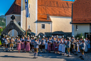 Zwischen Festfreude und stillem Gedenken: Bayerischer Inngau-Trachtenverband und GTEV „Alpenrose“ Nußdorf erinnerten an verstorbene Mitglieder, Gefallene und Vermisste.