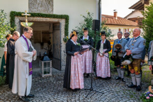 Zwischen Festfreude und stillem Gedenken: Bayerischer Inngau-Trachtenverband und GTEV „Alpenrose“ Nußdorf erinnerten an verstorbene Mitglieder, Gefallene und Vermisste.