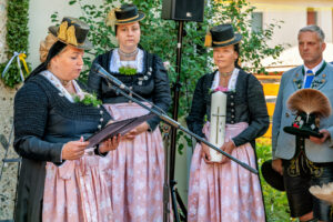 Zwischen Festfreude und stillem Gedenken: Bayerischer Inngau-Trachtenverband und GTEV „Alpenrose“ Nußdorf erinnerten an verstorbene Mitglieder, Gefallene und Vermisste.