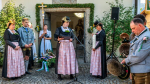 Zwischen Festfreude und stillem Gedenken: Bayerischer Inngau-Trachtenverband und GTEV „Alpenrose“ Nußdorf erinnerten an verstorbene Mitglieder, Gefallene und Vermisste.