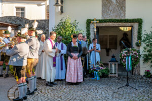 Zwischen Festfreude und stillem Gedenken: Bayerischer Inngau-Trachtenverband und GTEV „Alpenrose“ Nußdorf erinnerten an verstorbene Mitglieder, Gefallene und Vermisste.