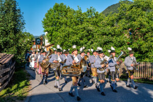 Zwischen Festfreude und stillem Gedenken: Bayerischer Inngau-Trachtenverband und GTEV „Alpenrose“ Nußdorf erinnerten an verstorbene Mitglieder, Gefallene und Vermisste.