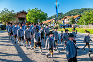 Zwischen Festfreude und stillem Gedenken: Bayerischer Inngau-Trachtenverband und GTEV „Alpenrose“ Nußdorf erinnerten an verstorbene Mitglieder, Gefallene und Vermisste.