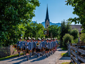 Zwischen Festfreude und stillem Gedenken: Bayerischer Inngau-Trachtenverband und GTEV „Alpenrose“ Nußdorf erinnerten an verstorbene Mitglieder, Gefallene und Vermisste.