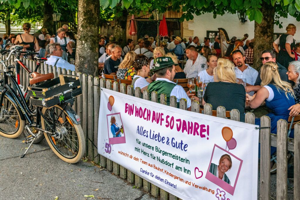 Ein ganzer Ort gratulierte: Susanne Grandauer feierte ihren 50. Geburtstag