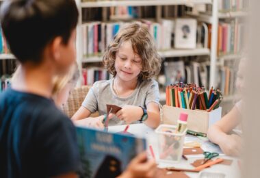 Kostenfreie Kinderbetreuung in der Bücherei Prien: „Sie haben Zeit. Ihre Kinder haben Spaß.“