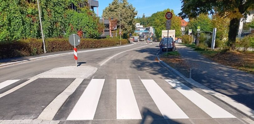 Gut zwei Wochen früher als geplant sind die Arbeiten an der Herzog-Wilhelm-Straße beendet und die Straße wieder befahrbar.