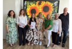 Ausgezeichnete Leistungen (v. l.): Schulleiterin Amela König, Staatspreisträgerinnen Annika Geissler und Lucia Lukawski, Pflegedirektorin Judith Hantl-Merget, stellvertretende Schulleiterin Sybilla Liebmann, Schirmherrin Sigrid Knothe und Klassenleiter Thomas Hainzl