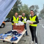 Thomas Gems, Olaf Fröhlich und Daniel Zuleger beim Verteilen von Brezen an Radfahrende.