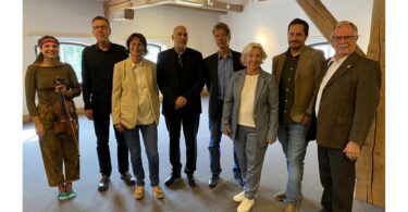 Gruppenfoto der Referentinnen und Referenten sowie Veranstalterinnen und Veranstalter.
