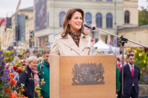 Staatsministerin Michaela Kaniber bei der Bauernmarktmeile 2025