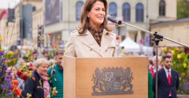 Staatsministerin Michaela Kaniber bei der Bauernmarktmeile 2025