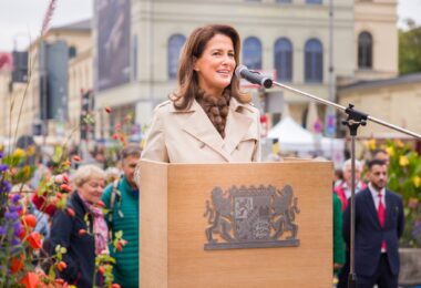 Staatsministerin Michaela Kaniber bei der Bauernmarktmeile 2025
