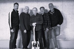 2: Die Band im Schwarz-Weiß-Porträt