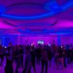 Disco FORUM 2.0 mit bunter Beleuchtung und Tanzfläche