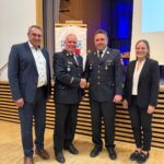 Gratulation nach der Neuwahl des Kreisbrandrates.