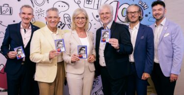 Teilnehmende bei der Jubiläumsveranstaltung des DJH‑Landesverbands Bayern