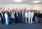 Arbeitsministerin Ulrike Scharf mit den neu gewählten Mitgliedern des Landesausschusses für Berufsbildung