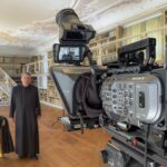 Dreharbeiten mit Pater Lukas Wirth OSB in der Klosterbibliothek Scheyern